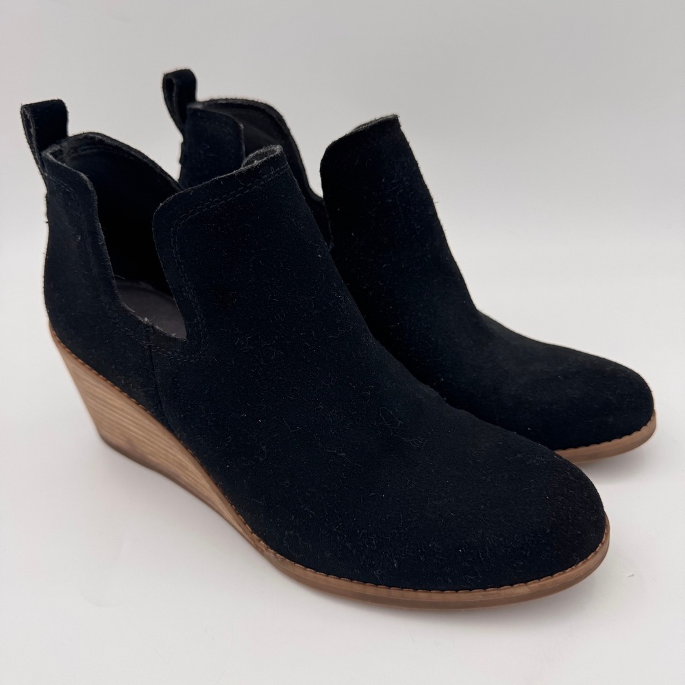 TOMS Kallie Black Suede Wedge Ankle Booties V-Cut Stacked Heel Womens 9